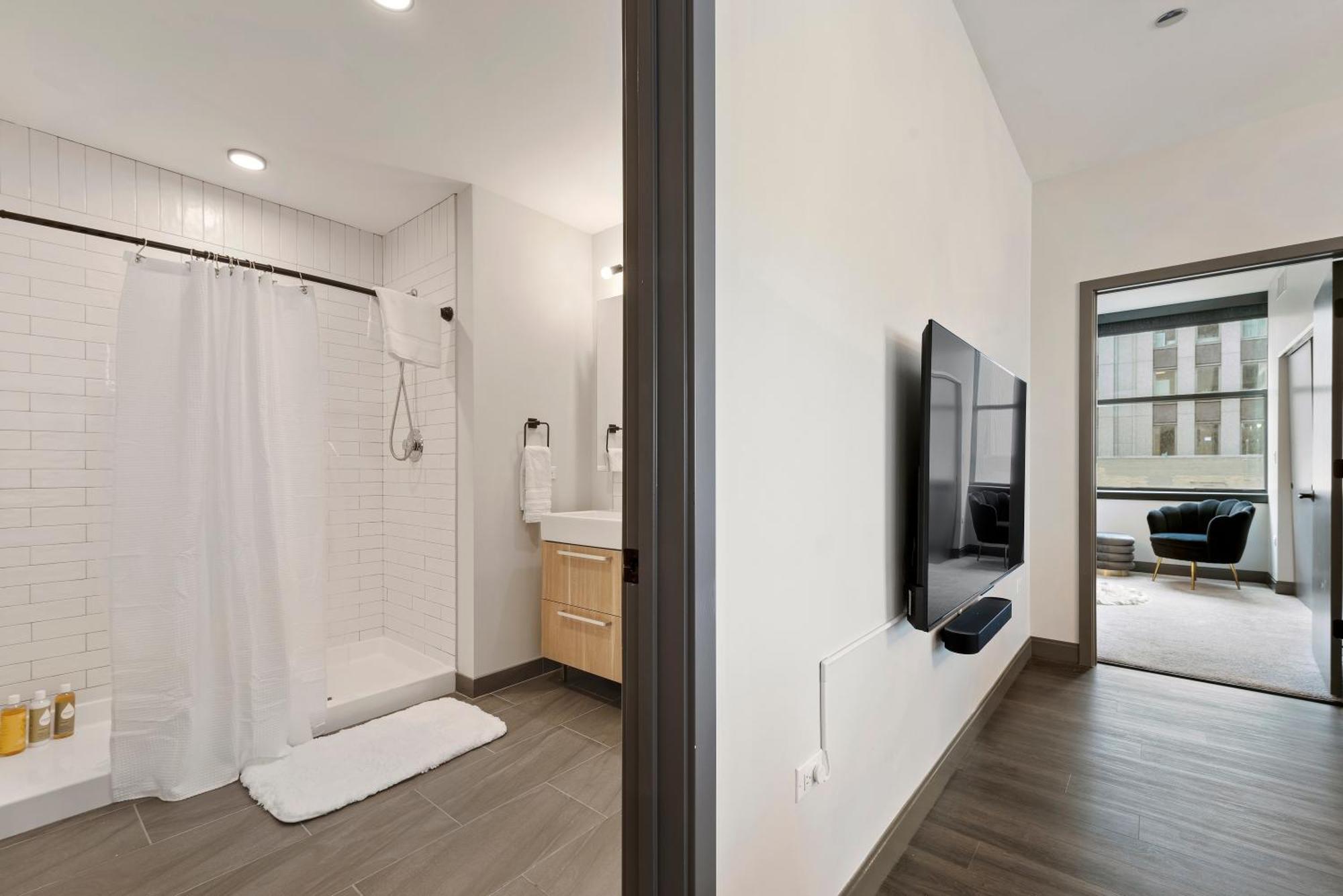 Experience Downtown Chicago At Millennium - Luxury Apartments In The Loop Extérieur photo